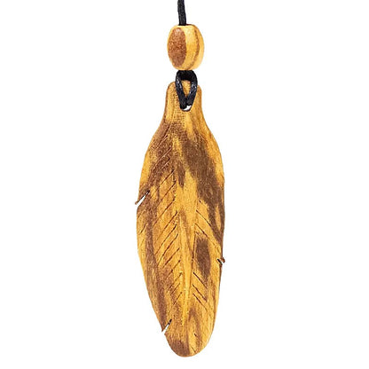 Palo Santo, pendentif en forme de plume de 6 ou 8 cm, sur cordon de longueur (min / max): 38 -70cm. De source responsable, fabriqué à la main, dans le souci du bien-être des artisans et de la nature.