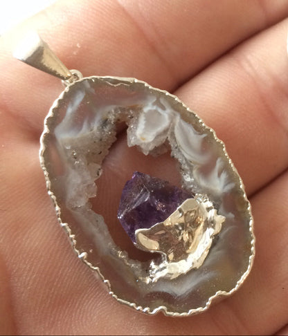 Amethyst, 'mini-geode' pendant called 'géodinhos', 45mm high x 24 wide x 7 thick. Sold with adjustable black cord!
