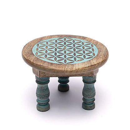 Petit tabouret/ Autel avec impression de couleur bleue de la 'Fleur de Vie'. Taille 15x10 cm - 352 grammes. Adorable petit meuble !