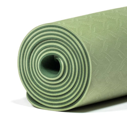 Tapis de yoga TPE de 61x183x0.5 cm - 950 grammes Qualité extrêmement durable, flexible et léger. Structure cellulaire dense ultra-hygiénique avec excellente adhérence. Convient aux formes de yoga d'intensité légère à moyenne, comme le Hatha et Yin Yoga !