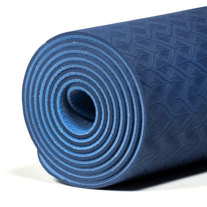 Tapis de yoga TPE de 61x183x0.5 cm - 950 grammes Qualité extrêmement durable, flexible et léger. Structure cellulaire dense ultra-hygiénique avec excellente adhérence. Convient aux formes de yoga d'intensité légère à moyenne, comme le Hatha et Yin Yoga !