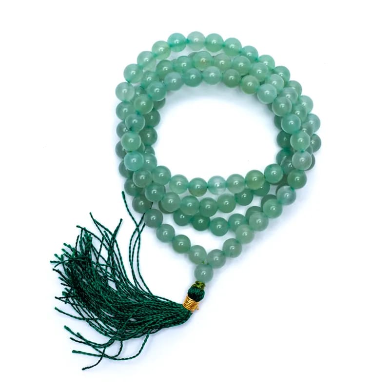 Mala de 108 perles de 6 ou 8 millimètres (au choix), fait en Aventurine de 65 à 85 centimètres de longueur environ. Qualité AA à AAA, superbe pièce avec pochette de rangement offerte. Fait en Inde !