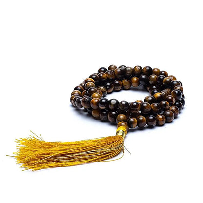 Mala en Oeil du tigre, de 108 perles de 6 ou 8 millimètres. Taille de 65 à 85 centimètres de longueur environ. Qualité AA à AAA, superbe pièce avec pochette de rangement offerte. Fait en Inde !