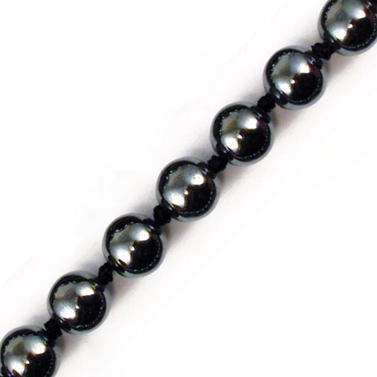 Hématite, collier dit 'nouée' avec perles de 8 millimètres. 50 centimètres de longueur. 3 finitions au choix pour le système de fermeture (Argent, plaqué or, argenté). Une pierre naturelle à l'effet métal, superbe !