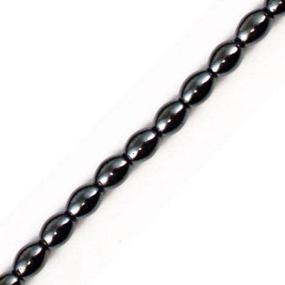 Hématite, collier de perles en forme 'd'olive' de 4 x 6 ou 6x9 millimètres. 42 centimètres de longueur. 3 finitions au choix pour le système de fermeture (Argent, plaqué or, argenté). Une pierre naturelle à l'effet métal, superbe !