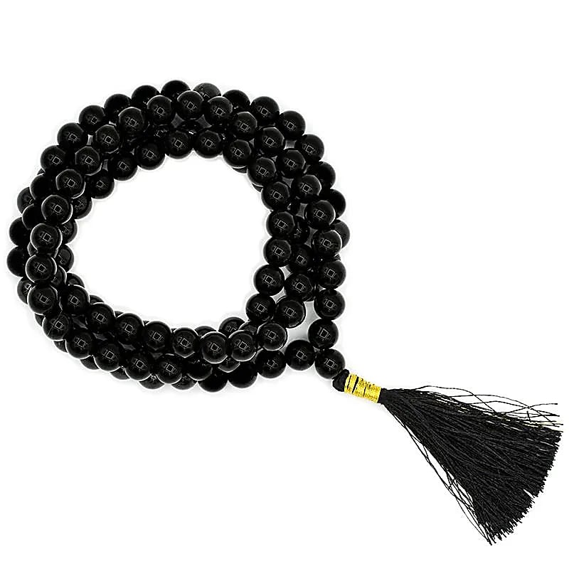 Mala en Tourmaline, de 108 perles de 6 ou 8 millimètres. Taille de 65 à 85 centimètres de longueur environ. Qualité AA à AAA, superbe pièce avec pochette de rangement offerte. Fait en Inde !