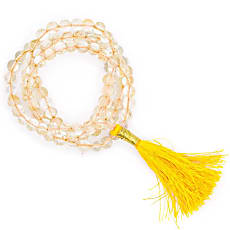 Mala de 108 perles de 6 ou 8 millimètres (au choix), fait en Citrine (quartz jaune), taille de 65 à 85 centimètres de longueur environ. Qualité AA à AAA, superbe pièce avec pochette de rangement offerte. Fait en Inde !