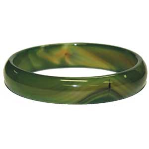 Bracelet de type 'Jonc', en agate teintée verte. Diamètre environ 50 millimètres, superbe pièce !