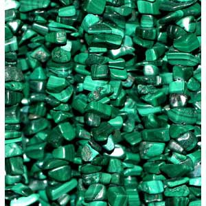 Malachite, bracelet de 17 à 21 cm ou en collier de 42 cm ou sautoir de 85 cm. Perle de type 'baroque/ chips' de 4/7 millimètres, montées sur fil élastique ou fil d'acier de haute résistance !