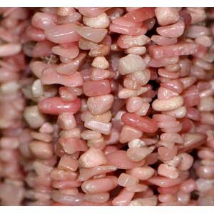 Opale rose, bracelet de 17 à 21 cm ou en collier de 42 cm ou sautoir de 85 cm. Perle de type 'baroque/ chips' de 4 à 7 millimètres, montées sur fil élastique ou fil d'acier de haute résistance !