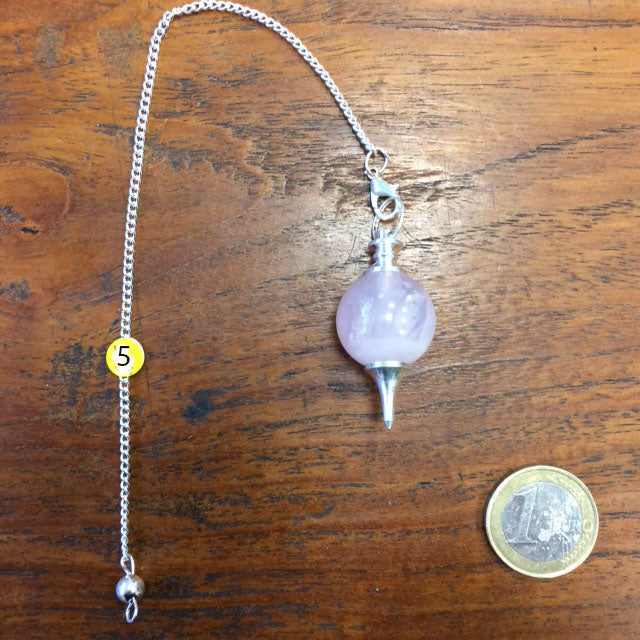 A selection of pendulums, available in plain or chain versions, with 7 chakras. Perfect for dowsing, professionals, and beginners!