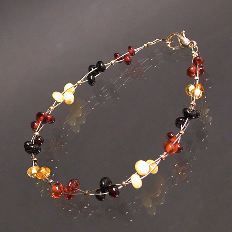 Amber, 6 millimeter bead bracelet on 3 twisted strands, 18 centimeters long. With 'omard' clasp, very beautiful creation!