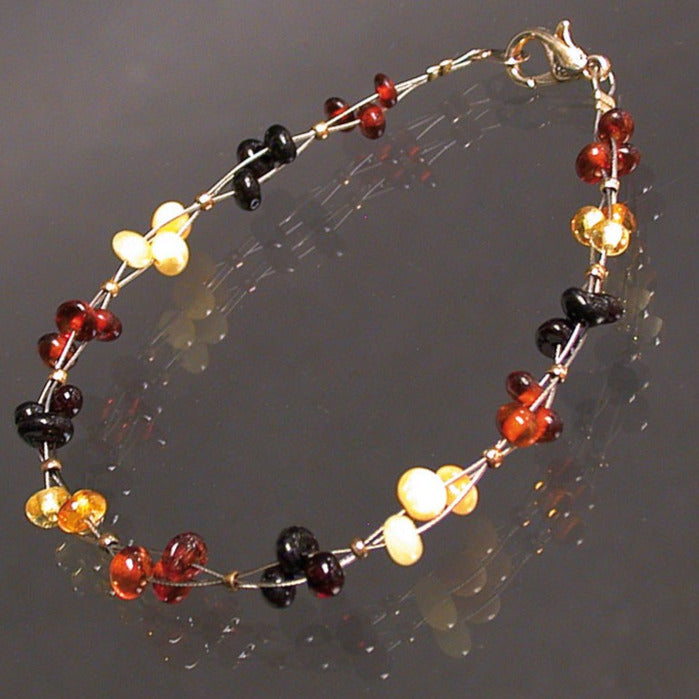 Amber, 6 millimeter bead bracelet on 3 twisted strands, 18 centimeters long. With 'omard' clasp, very beautiful creation!