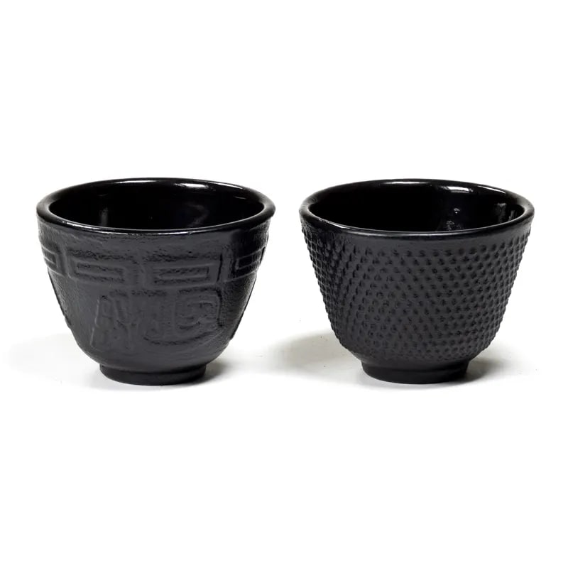 Les célèbres Théières émaillés en fonte, 'Tetsubin' et 'Tetsukyusu' de style traditionnel avec accessoires - 0,6, 1 ou 1,2 Litres. Options : tasse 65 ou 120 ml, chauffe-théière, assiette, porte couvercle... Parfait !