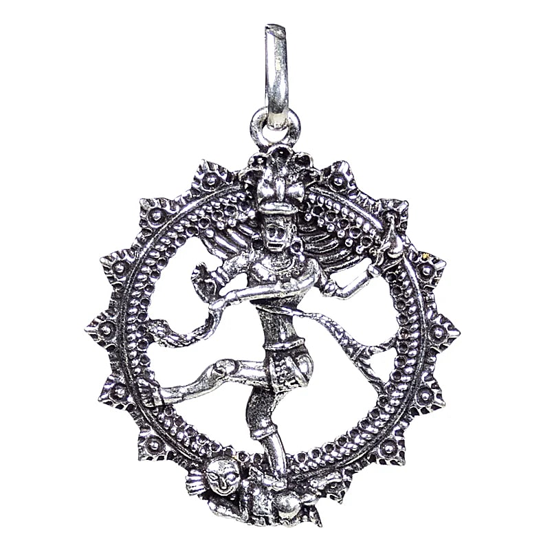 Pendentif en 'laiton argenté ou doré' de la divinité hindoue 'Shiva' sous sa forme de Shiva Nataraj. * Le roi (raja) de la danse (nata) est un symbole du mouvement éternel de l'univers, la danse cosmique. 4,5 cm de diamètre, vendu avec cordon !