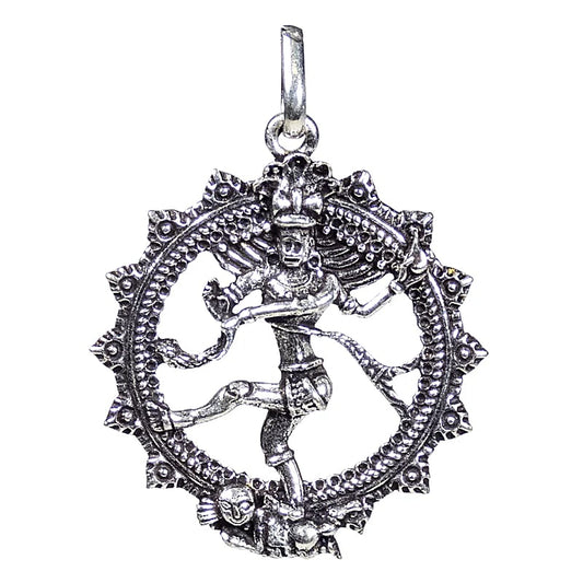 Pendentif en 'laiton argenté ou doré' de la divinité hindoue 'Shiva' sous sa forme de Shiva Nataraj. * Le roi (raja) de la danse (nata) est un symbole du mouvement éternel de l'univers, la danse cosmique. 4,5 cm de diamètre, vendu avec cordon !