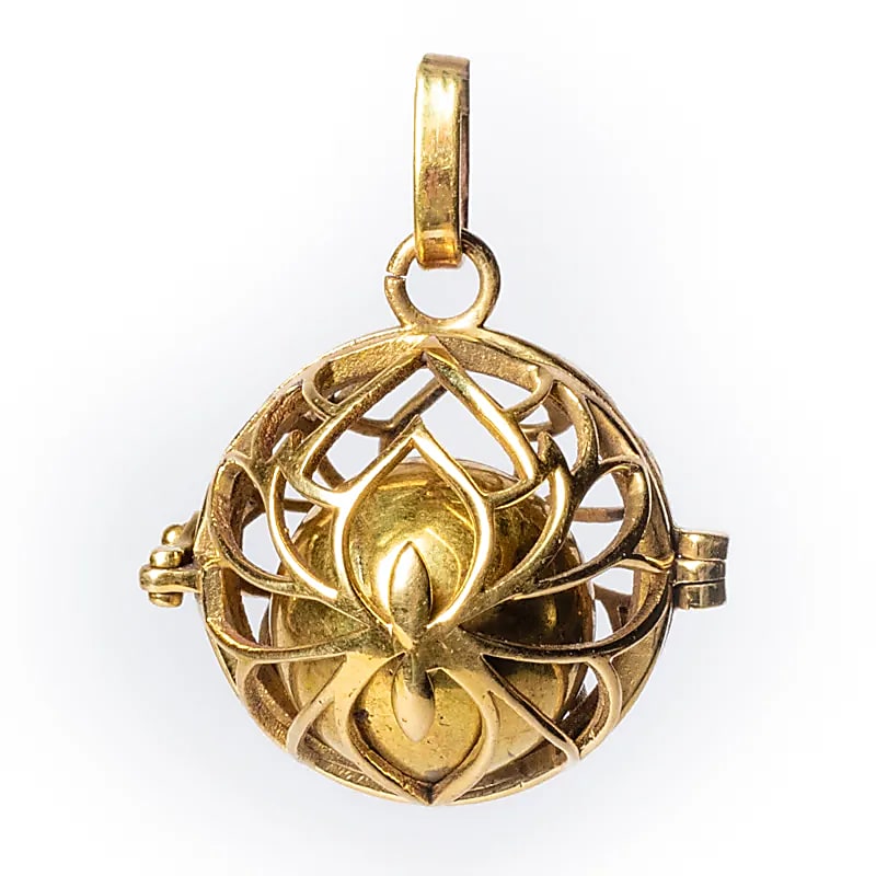 Pendentif de grossesse (Bolas) ou pour huile essentielle en forme de 'Lotus' avec clochette tintante à l'intérieur ! 2,5 centimètres de diamètre. Fait en laiton doré !