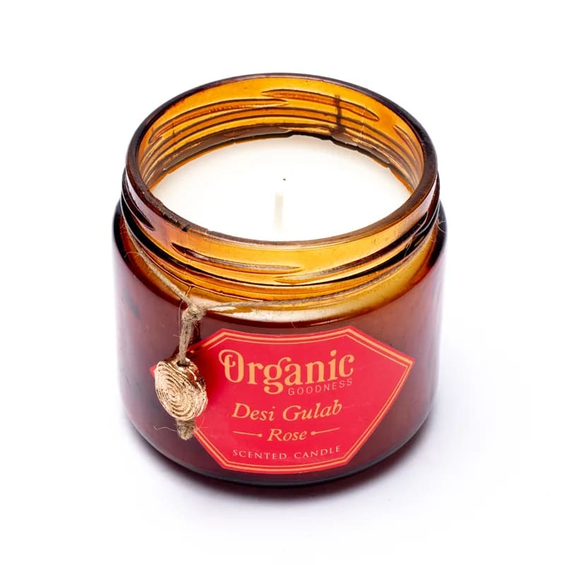 Bougie de chez 'Goodness', en cire de soja naturelle avec mèche en coton sans plomb. 4 Parfums au choix ! Dimensions : 10 x 9 cm - 200gr. +/- 55H de combustion.