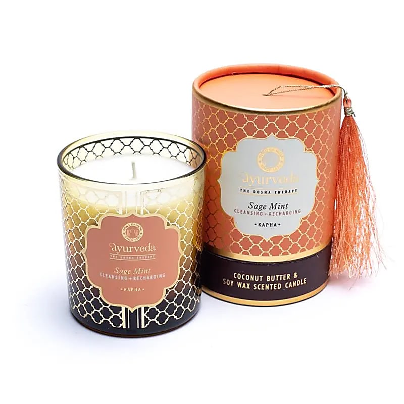 Bougie ayurvédique au beurre de coco et cire de soja de haute qualité, parfumée avec les meilleures huiles essentielles. 8x7x7cm - 155 gr. - ±55H de combustion. Moins de fumée et de suie grâce à la mèche en coton !