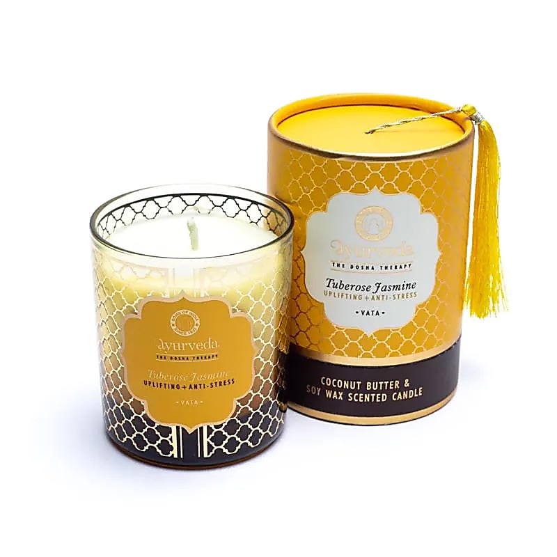Bougie ayurvédique au beurre de coco et cire de soja de haute qualité, parfumée avec les meilleures huiles essentielles. 8x7x7cm - 155 gr. - ±55H de combustion. Moins de fumée et de suie grâce à la mèche en coton !