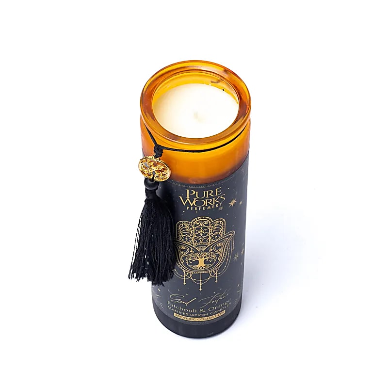 Bougies 'd'intentions' aux huiles essentielles et avec *** pierres précieuses *** de chez 'Song of India'. 20 ou 80H de combustion ! Lorsque la bougie brûle, les pierres précieuses coulent avec la cire, une fois terminée, vous conserver les pierres !