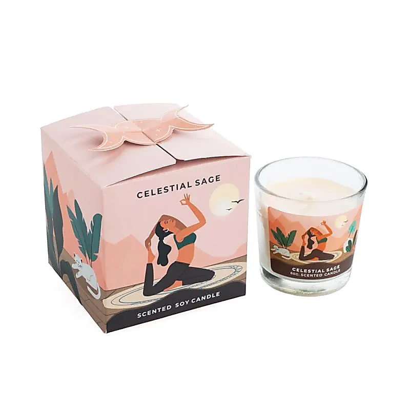 Bougie de chez 'Moonshine Yoga', en cire de soja.  Parfumée avec des huiles essentielles naturelles. Mèche en coton pur. Dimensions : 5.5x6 cm - 60gr. +/- 12H de combustion.