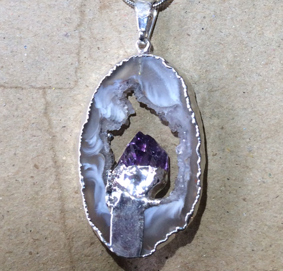 Amethyst, 'mini-geode' pendant called 'géodinhos', 45mm high x 24 wide x 7 thick. Sold with adjustable black cord!