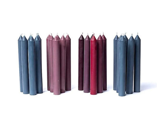 Bougies 'de table' recyclées à partir de reste cire de palme 100%. Vente par pack de 12 ou de 25 bougies. Non parfumée. 19x2.centimètres - Temps de combustion: 18 à 22 heures !