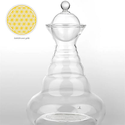 Carafe 'Alladin' de chez 'Nature's design' de 1300 millitres, avec le symbole de la fleur de vie gravé ! 5 finitions : basic, blanche, multicolore, Or ou Platine ! Verre sans plomb et soufflé à la bouche !