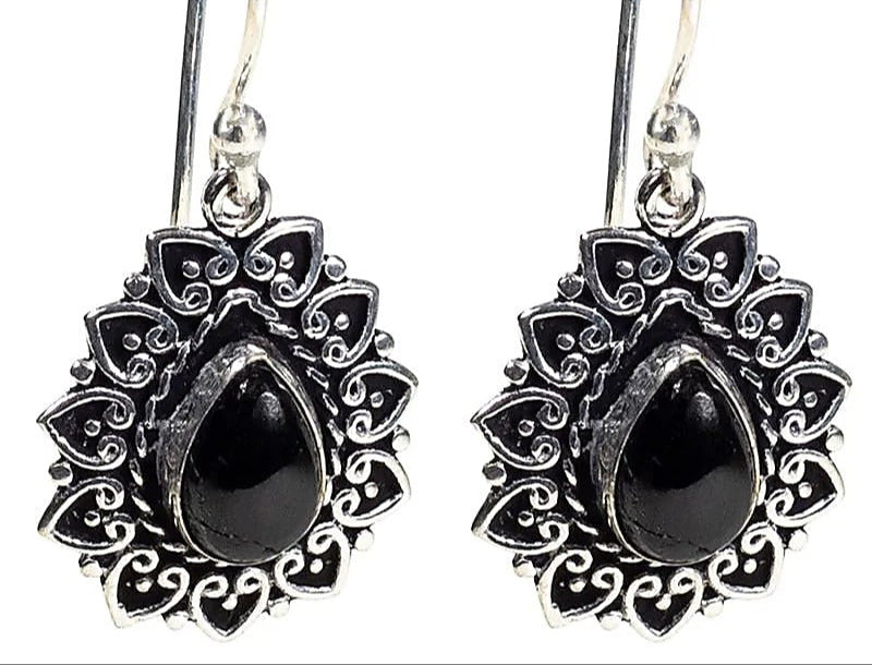 Boucles d'oreilles en tourmaline noire, qualité A à AA. Vendu en finition Argent, laiton ton Argent, parfait !
