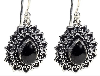 Boucles d'oreilles en tourmaline noire, qualité A à AA. Vendu en finition Argent, laiton ton Argent, parfait !
