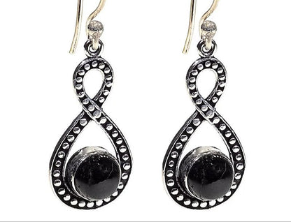 Boucles d'oreilles en tourmaline noire, qualité A à AA. Vendu en finition Argent, laiton ton Argent, parfait !