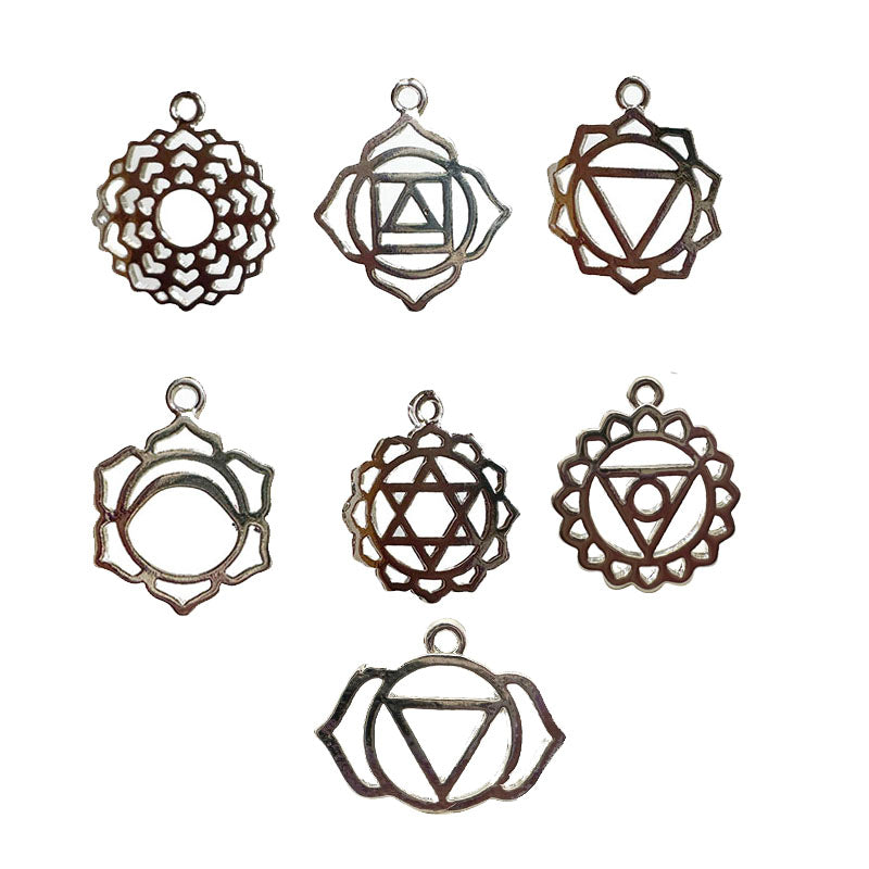 Apprêts, pendentifs/ breloques 7 chakras de 14 millimètres. En bronze. Vendu en lot de 3 x 7 pièces !