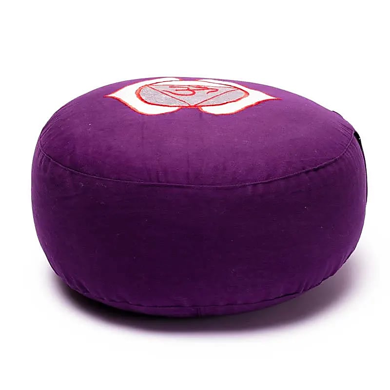 A selection of meditation or yoga cushions in the colors of the 7 chakras, made of organic cotton (OCS). 33 centimeters in diameter x 13 centimeters in height - 2300 grams. From Yogi &amp; Yogini, made in India! Cushions sold individually or in sets of 7!