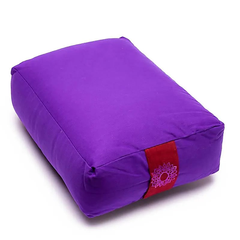 Sélection de coussins de Méditation ou de Yoga aux couleurs des 7 chakras, en coton biologique (OCS). 38 centimètres de diamètre x 28 x 15 centimètres de hauteur - 2300 grammes. De chez Yogi & Yogini, fait en Inde ! Coussion vendu seul ou en set de 7 !
