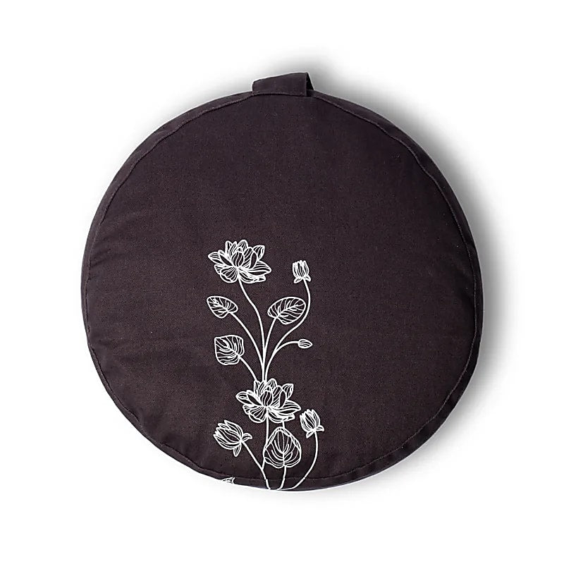 Coussin de Méditation/ Yoga avec les motifs du Lotus, 33 centimètres de diamètre x 17 centimètres de hauteur. 2300 grammes. De chez Yogi & Yogini, fait en Inde !