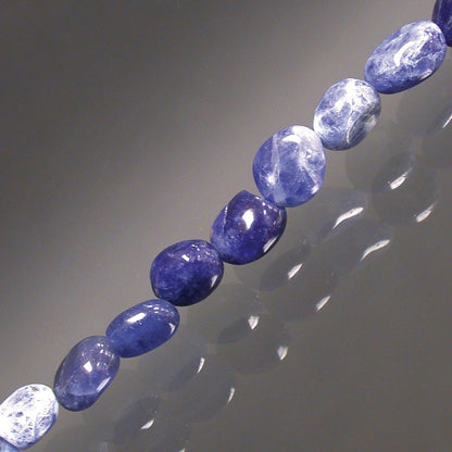 Sodalite, bracelet de 17 à 21cm, collier de 42cm et sautoir de 60cm. Perles de type 'Graine' de formes naturelles montées sur fil de haute résistance !
