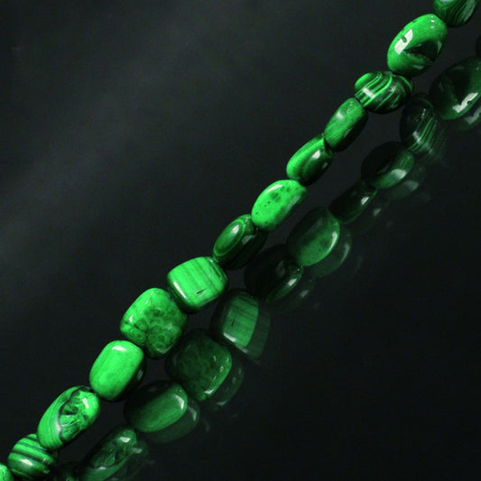 Malachite, bracelet de 17 à 21cm, collier de 42cm et sautoir de 60cm. Perles de type 'Graine' de formes naturelles montées sur fil de haute résistance !