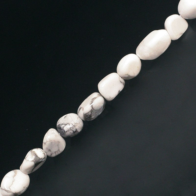 Howlite, bracelet de 17 à 21cm, collier de 42cm et sautoir de 60cm. Perles de type 'Graine' de formes naturelles montées sur fil de haute résistance !