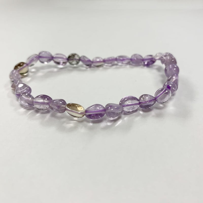Amétrine, (Améthyste + Citrine), bracelet de 17 à 21cm, collier de 42cm et sautoir de 60cm. Perles de type 'Graine' de formes naturelles montées sur fil de haute résistance !