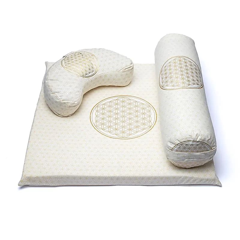 Set Tapis avec ou sans coussin/ bolster et demi-lune, ensemble de méditation et de yoga, couleur blanc/doré, avec motif de la fleur de vie, en coton biologique (OCS). Fait en Inde par Yogi & Yogini