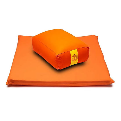 Sélection de coussins de Méditation ou de Yoga aux couleurs des 7 chakras, en coton biologique (OCS). 38 centimètres de diamètre x 28 x 15 centimètres de hauteur - 2300 grammes. De chez Yogi & Yogini, fait en Inde ! Coussion vendu seul ou en set de 7 !