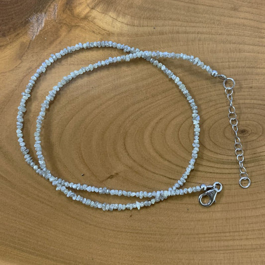 Diamant brut et naturel (champagne), perles facettées de 2/3 millimètres ! En bracelet de 17 à 19 cm ou en collier de 44 cm. Qualité AA à AAA !