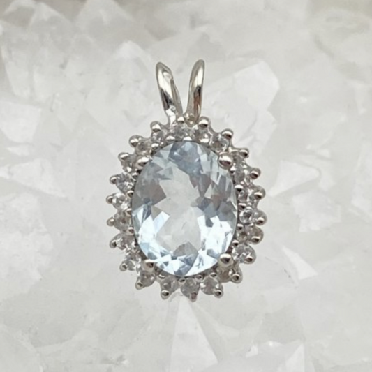 Aigue-marine | Collection Retro' | Pendentif en Argent serti d'une pierre gemme de forme ovale, entouré d'Oxyde, 16x10 mm !