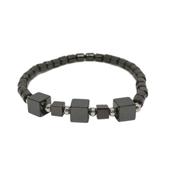Bracelet en perle d'hématite en forme de tube ou de carré/cube de 4 à6 mm. Disponible de 17 à 21 centimètres. Monté sur élastique haute résistance !