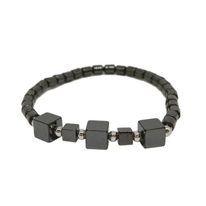 Bracelet en perle d'hématite en forme de tube ou de carré/cube de 4 à6 mm. Disponible de 17 à 21 centimètres. Monté sur élastique haute résistance !