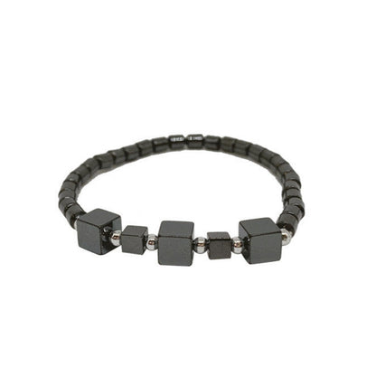 Bracelet en perle d'hématite en forme de tube ou de carré/cube de 4 à6 mm. Disponible de 17 à 21 centimètres. Monté sur élastique haute résistance !