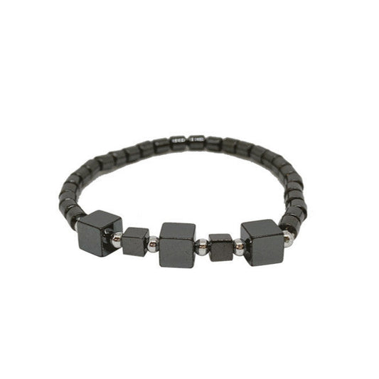 Bracelet en perle d'hématite en forme de tube ou de carré/cube de 4 à6 mm. Disponible de 17 à 21 centimètres. Monté sur élastique haute résistance !