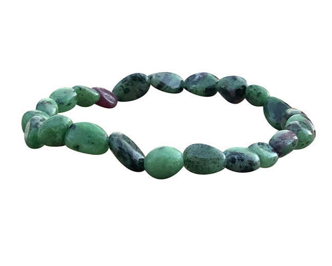 Rubis zoïsite, bracelet de 17 à 21cm, collier de 42cm et sautoir de 60cm. Perles de type 'Graine' de formes naturelles montées sur fil de haute résistance !