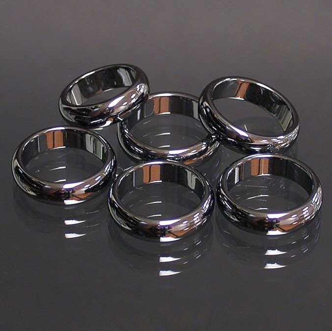 Bague/ Anneau/ Jonc en hématite ou Hématite Arc en ciel, disponible de la taille : 50 fr. à 70. Très belle qualité , vendu à l'unité ou par 2. Le cadeau parfait !